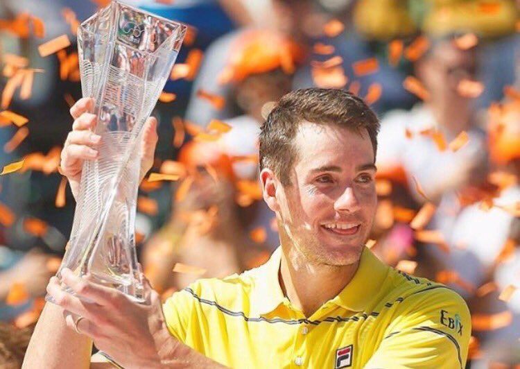 Los campeones ATP 2018 de Grand Slams, Masters 1000, Laver Cup, Nitto ATP, Next Gen y resumen de un año mágico 3 Isner posa con el título del Miami Open