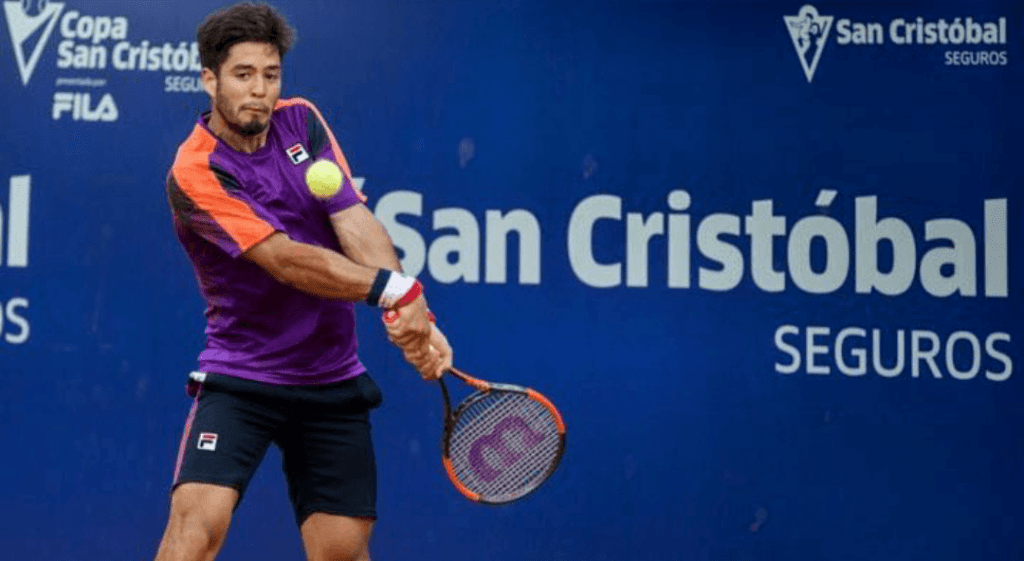 Juan Pablo Paz: "Para mí la ITF la está errando, se están equivocando en el camino que quieren tomar" 4 Juan Pablo Paz golpea un revés durante un partido