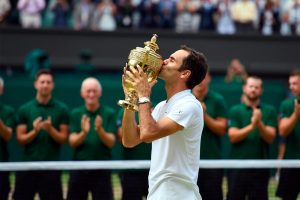 Federer besa su octavo título en Wimbledon