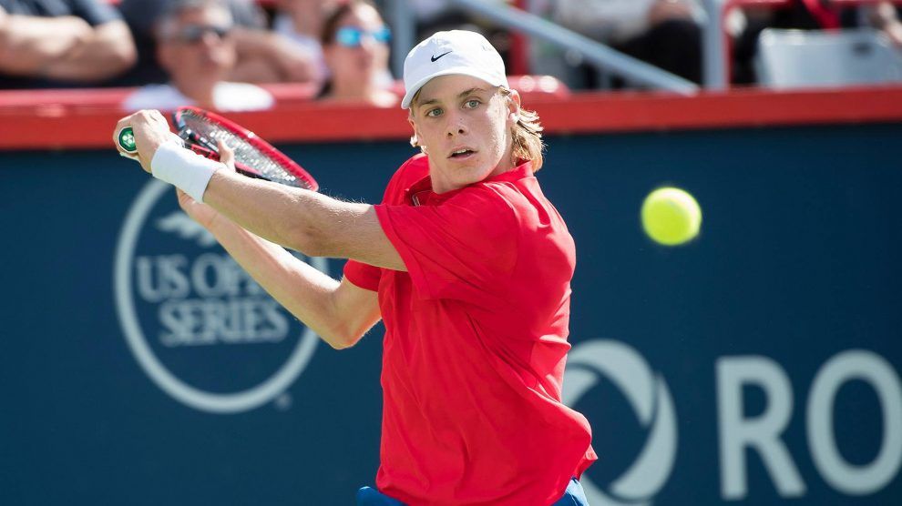 Shapovalov golpea un revés cortado