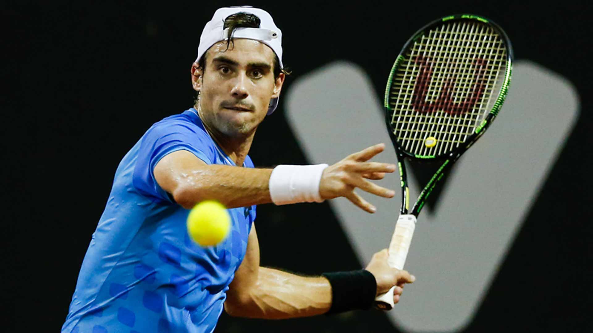 Guido Pella golpea una derecha