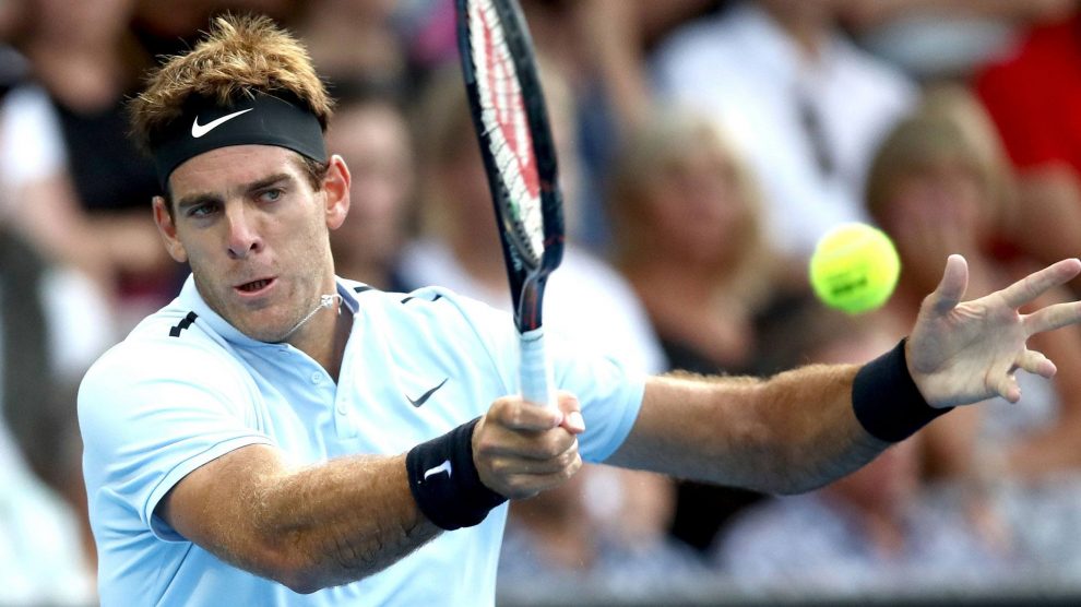 Del Potro golpea una derecha en el ATP de Auckland