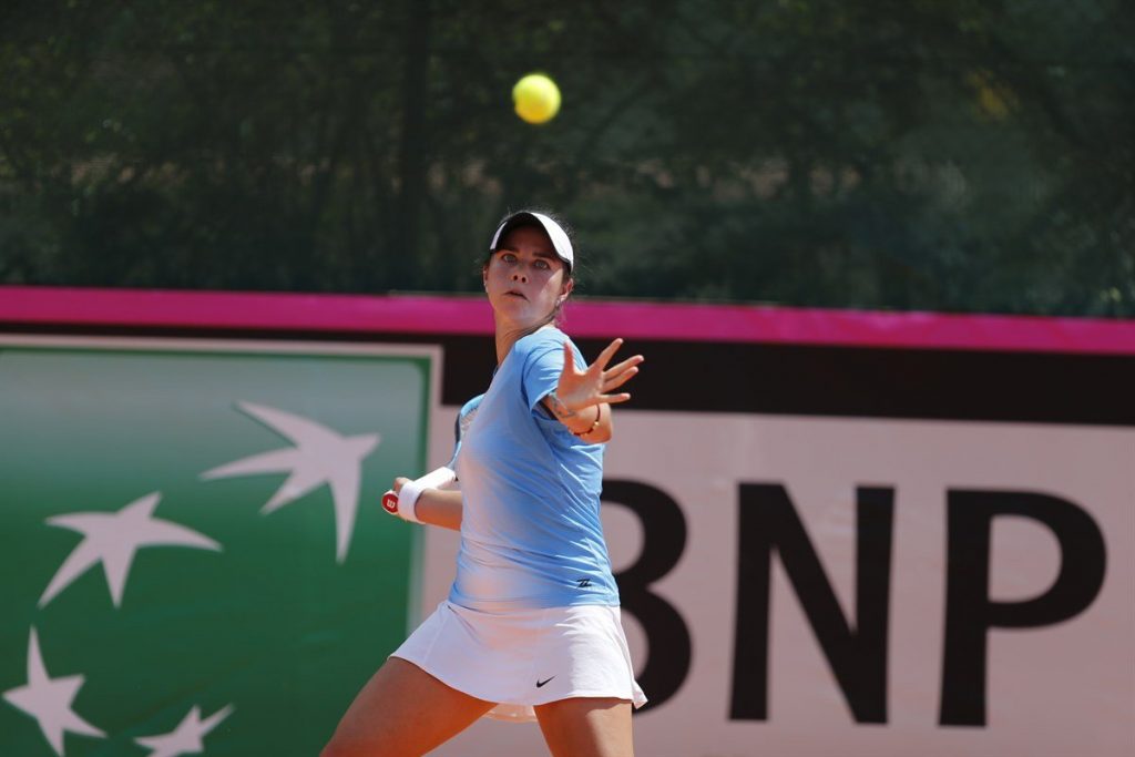 Daniela Schippers jugando la Fed Cup con Guatemala
