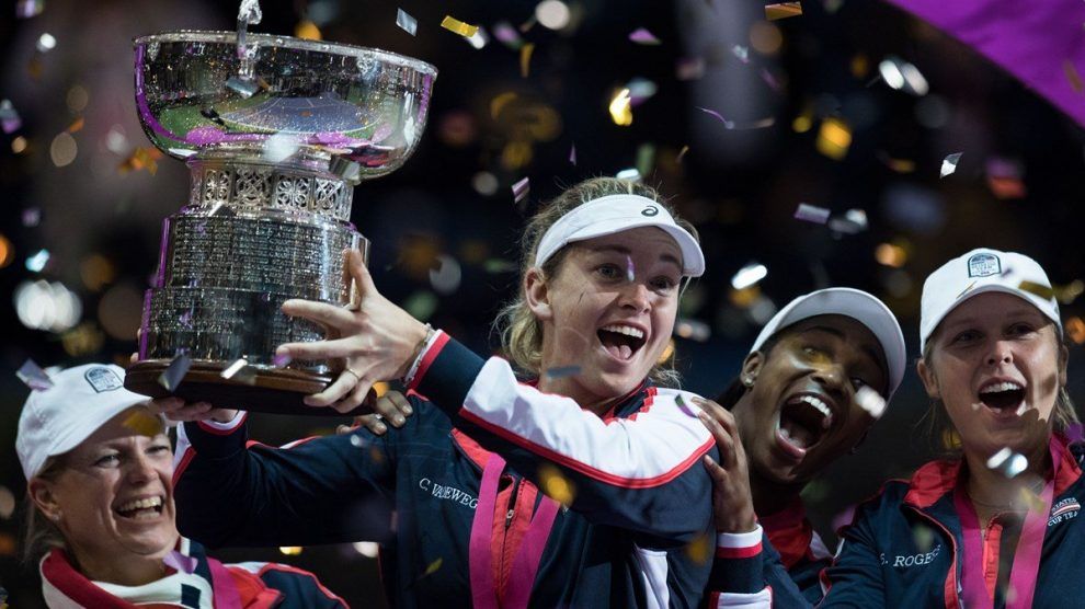 El equipo de Estados Unidos celebra el título de la Fed Cup en 2017