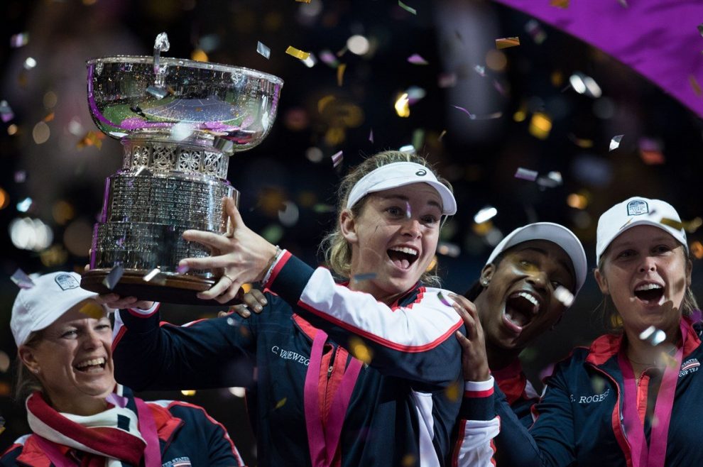 El equipo de Estados Unidos celebra el título de la Fed Cup en 2017