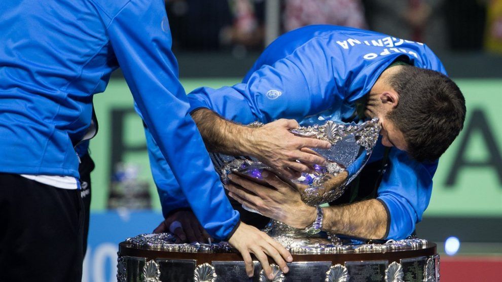 Del Potro abraza la Copa Davis conquistada en 2016