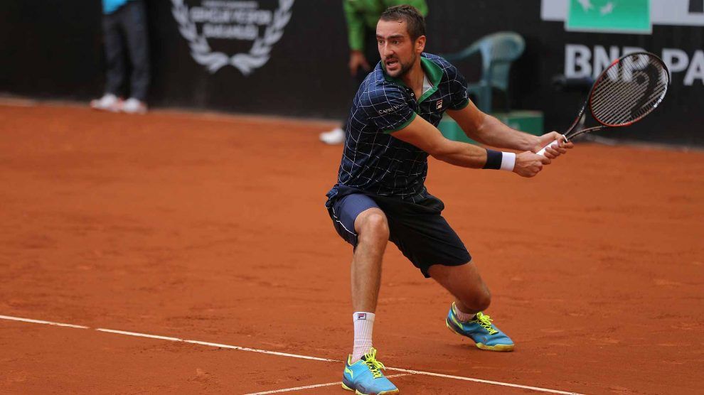 Cilic jugando un partido en tierra batida