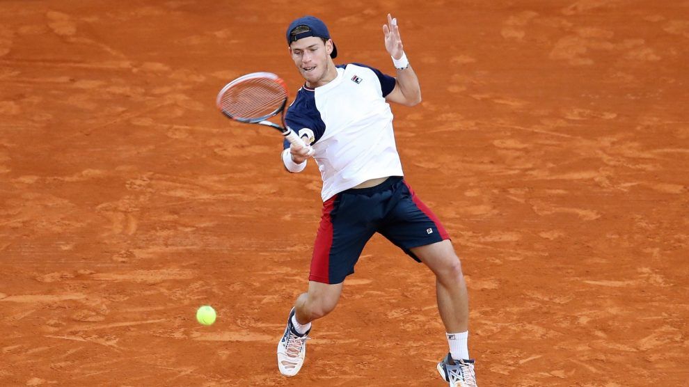 Diego Schwartzman golpea una derecha en Roland Garros