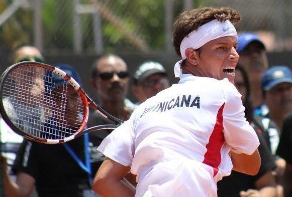 José Hernández Fernández jugando con República Dominica la Copa Davis