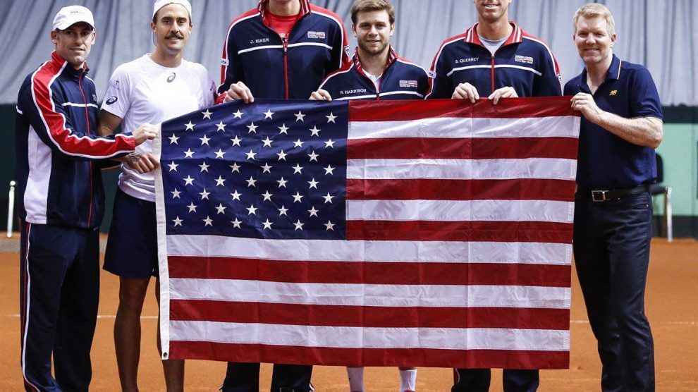 Estados Unidos posa tras ganar a Serbia en Copa Davis