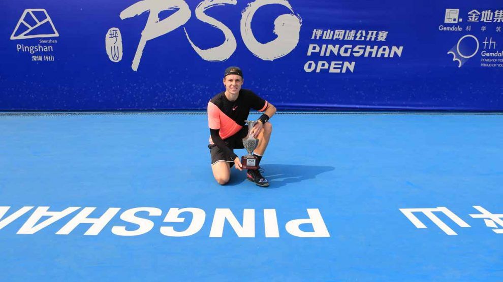 Ilya Ivashka con el título del Challenger de Shenzhen