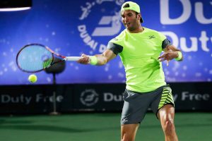 Jaziri golpea un derecha en el ATP de Dubai