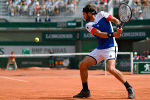Basilashvili golpea un revés en Roland Garros