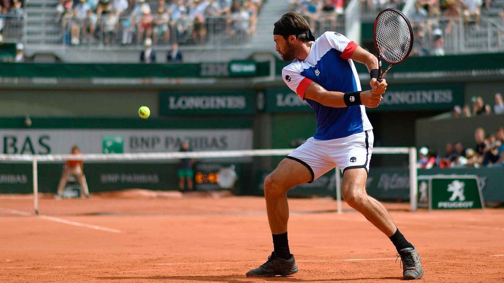 Basilashvili golpea un revés en Roland Garros