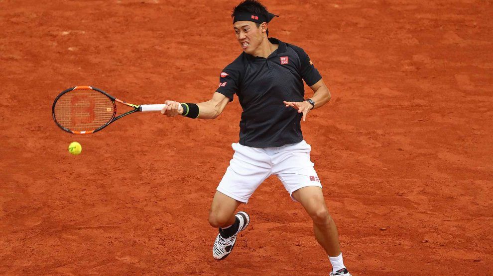 Nishikori golpea una derecha en tierra batida