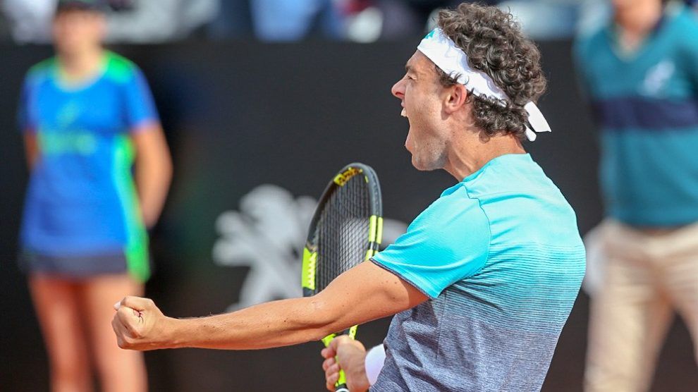 Cecchinato celebra la victoria ante Pablo Cuevas en el Masters 1000 de Roma
