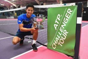 Hiroki Moriya posa con el título del Challenger de Loughborough