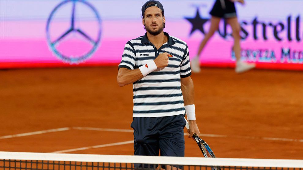 Feliciano López se toca el pecho en el Mutua Madrid Open