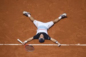 Schwartzman celebra el triunfo ante Anderson en Roland Garros 2018