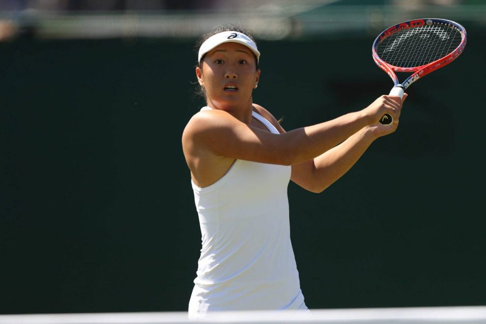 Claire Liu voleando en la fase previa de Wimbledon