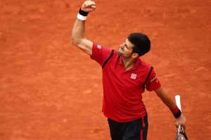 Djokovic celebra un punto en Roland Garros