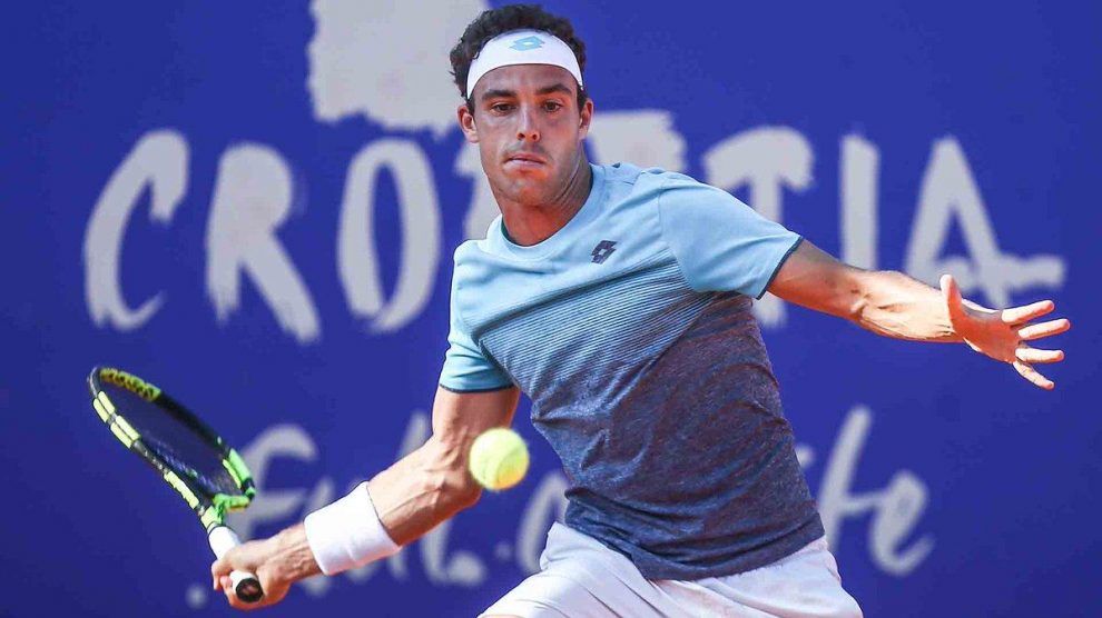 Marco Cecchinato se prepara para devolver en ATP Umag! Foto: @ATPWorldTour