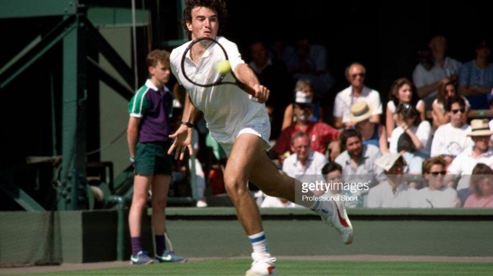 Javier Frana gopeando un revés en Wimbledon
