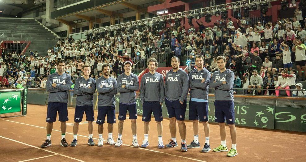 Jugadores y equipo técnico de Argentina preparados para enfrentar a Colombia | Foto: @AATenis