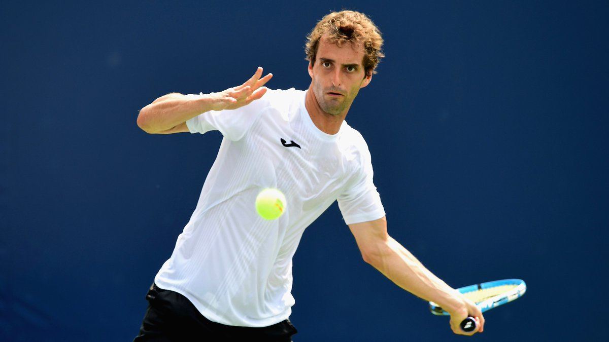 Albert Ramos jugando un partido en el ATP de Shenzhen