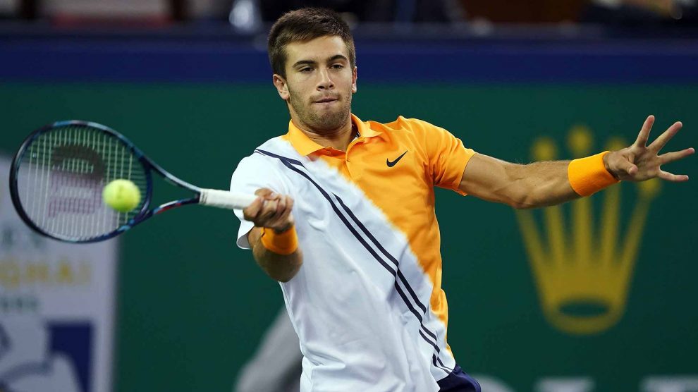 Coric golpea una derecha en el Masters 1000 de Shanghai