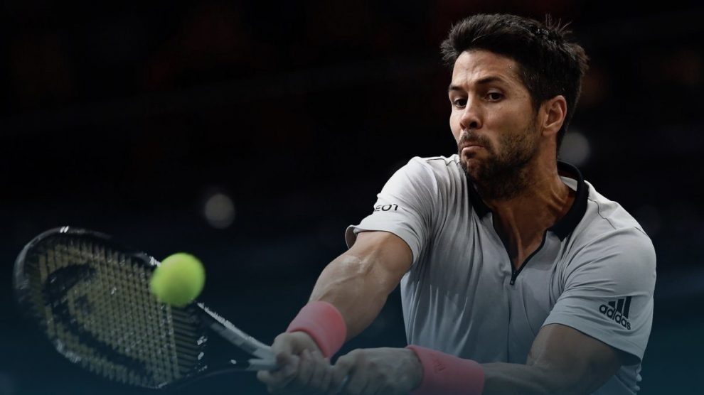 Verdasco golpea un revés en el Masters 1000 de París