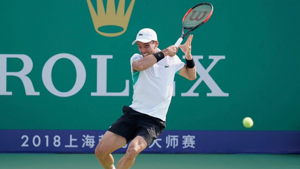 Roberto Bautista golpea una derecha en el Masters 1000 Shanghai