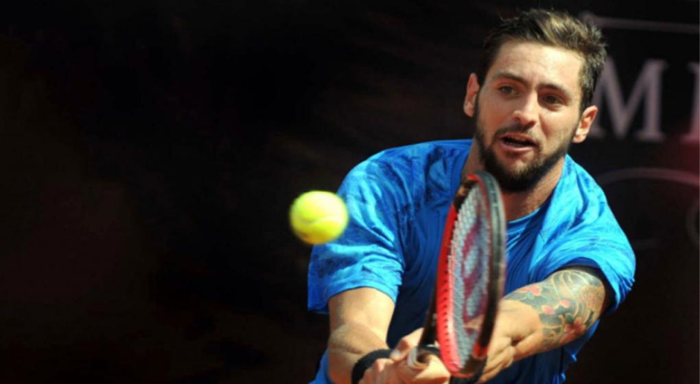 Guido Andreozzi: el mejor jugador de la temporada en el circuito Challenger 2 Guido Andreozzi golpea un revés durante un partido