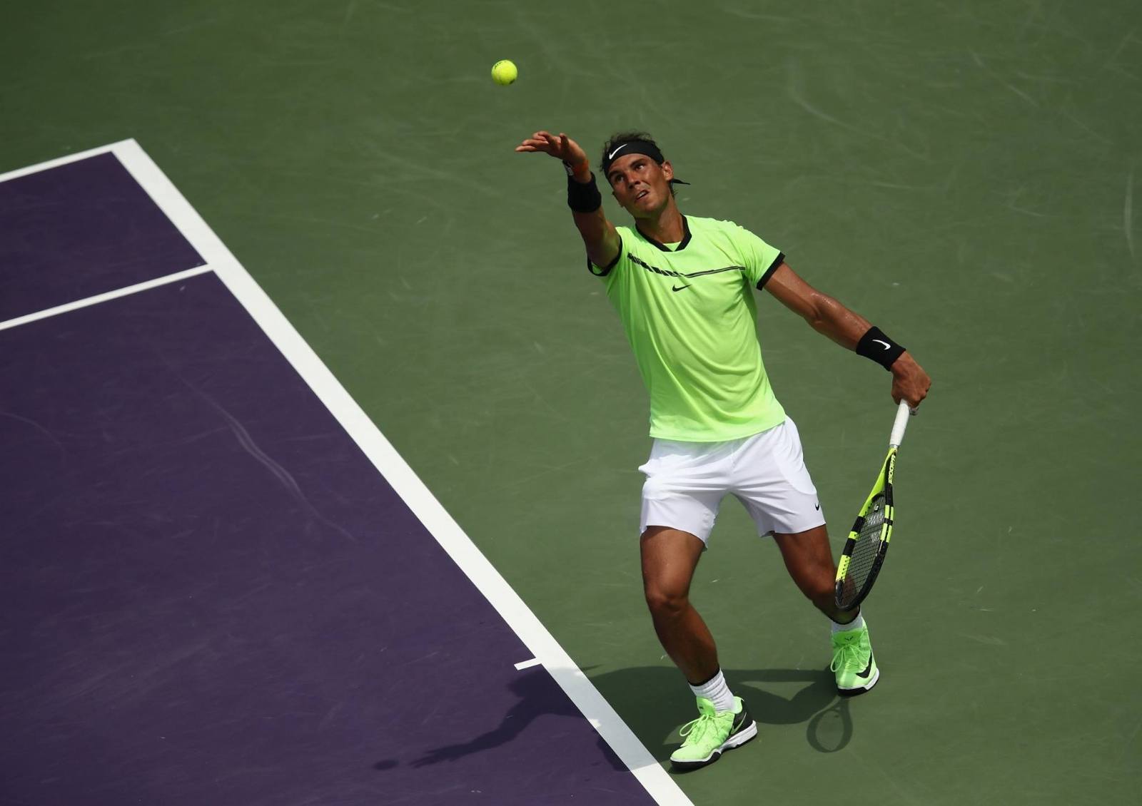 Rafa Nadal sacando