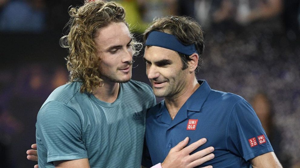 Federer y Tsitsipas se saludan tras el Open de Australia 2019