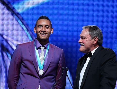 Newcombe crítico con Kyrgios: `Debe aprender a cerrar la boca´ - Críticas Newcombe Kyrgios