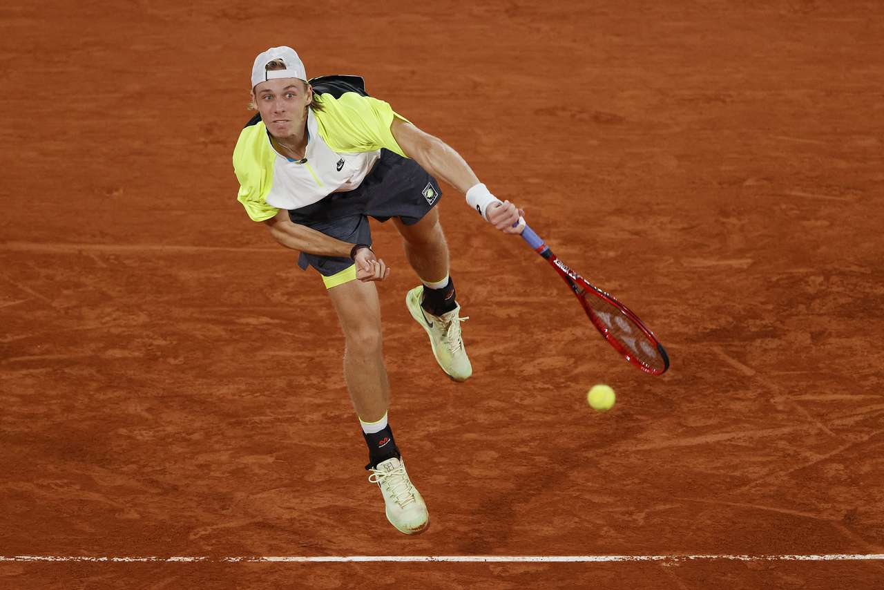 Shapovalov da el primer paso y avanza en Roland Garros