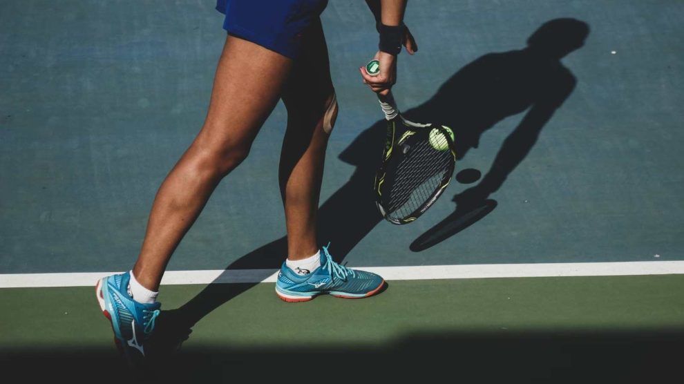 Saque por debajo tenis