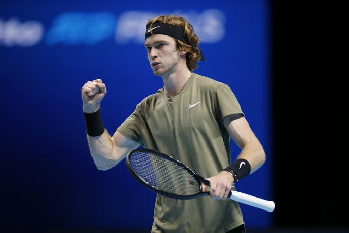 Thiem no gasta fuerzas y es arrasado por Rublev