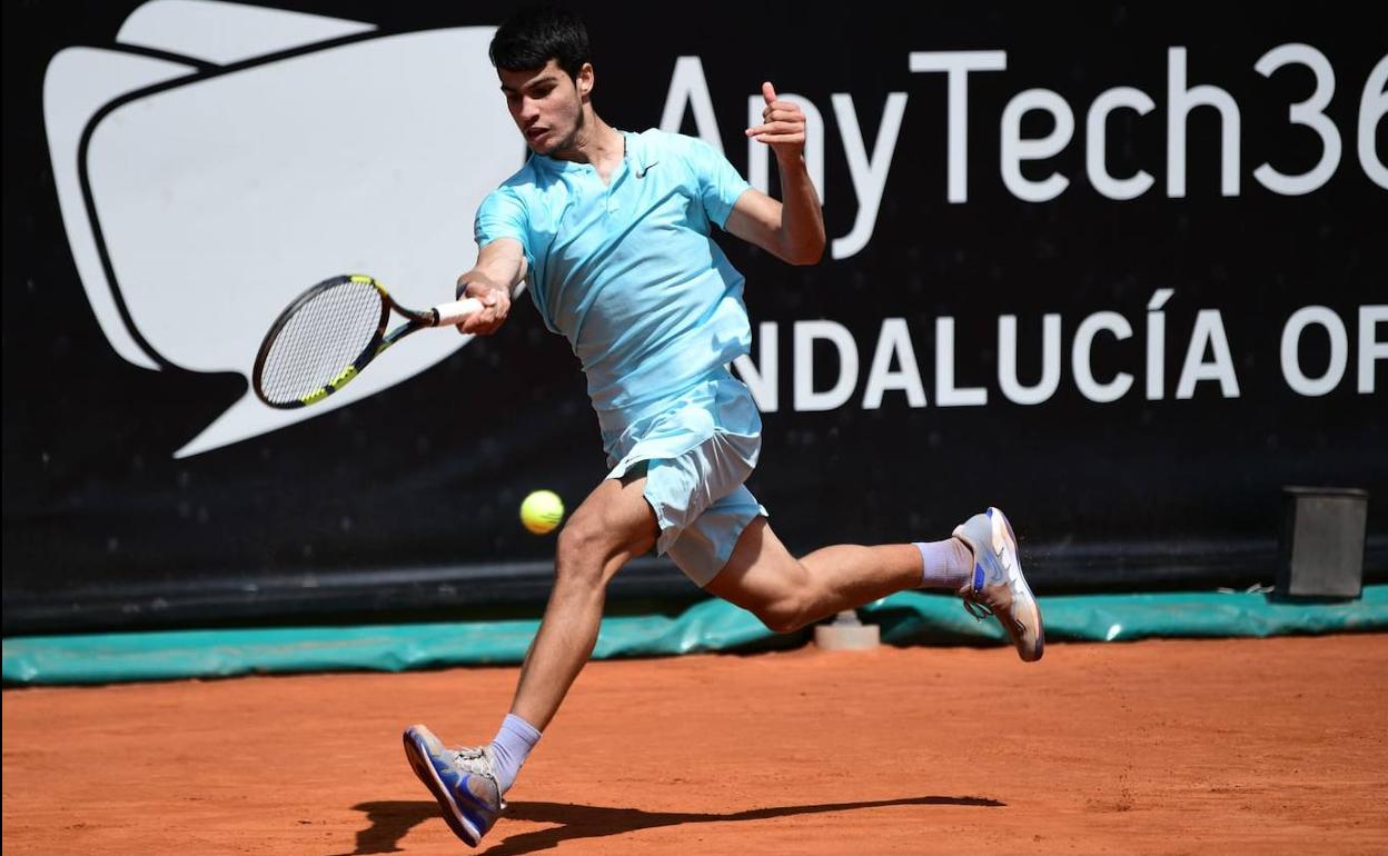Alcaraz gana el duelo generacional en el ATP Marbella