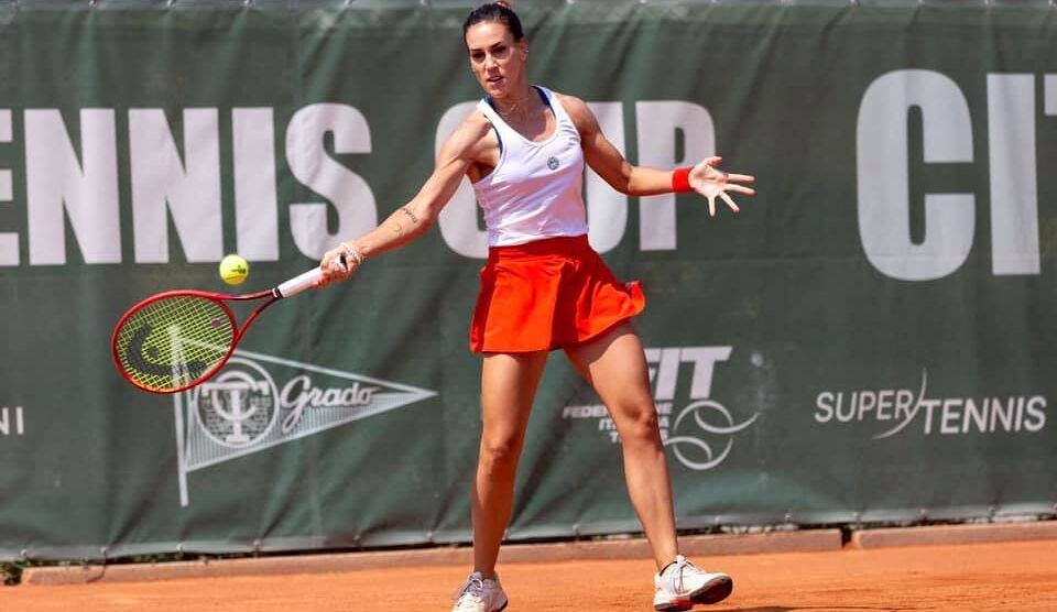 Párrizas campeona W25 Grado