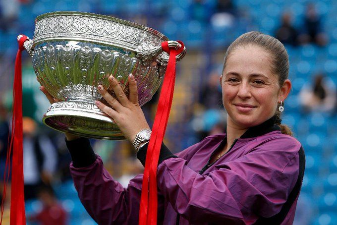 Jelena Ostapenko vuelve a sonreír en Eastbourne