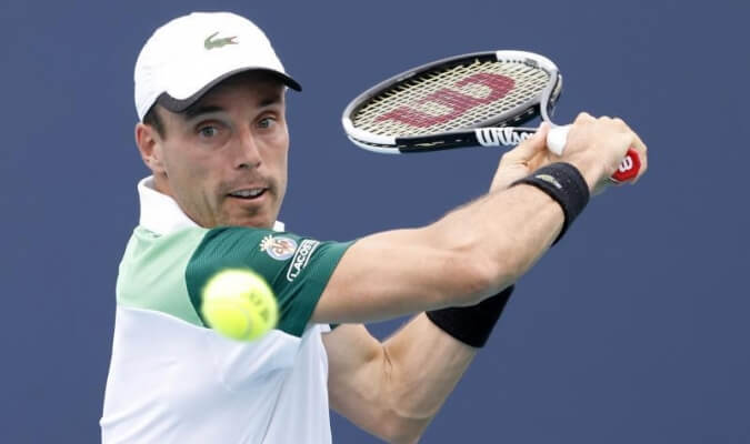 Bautista derrota a McDonald en el ATP San Petersburgo