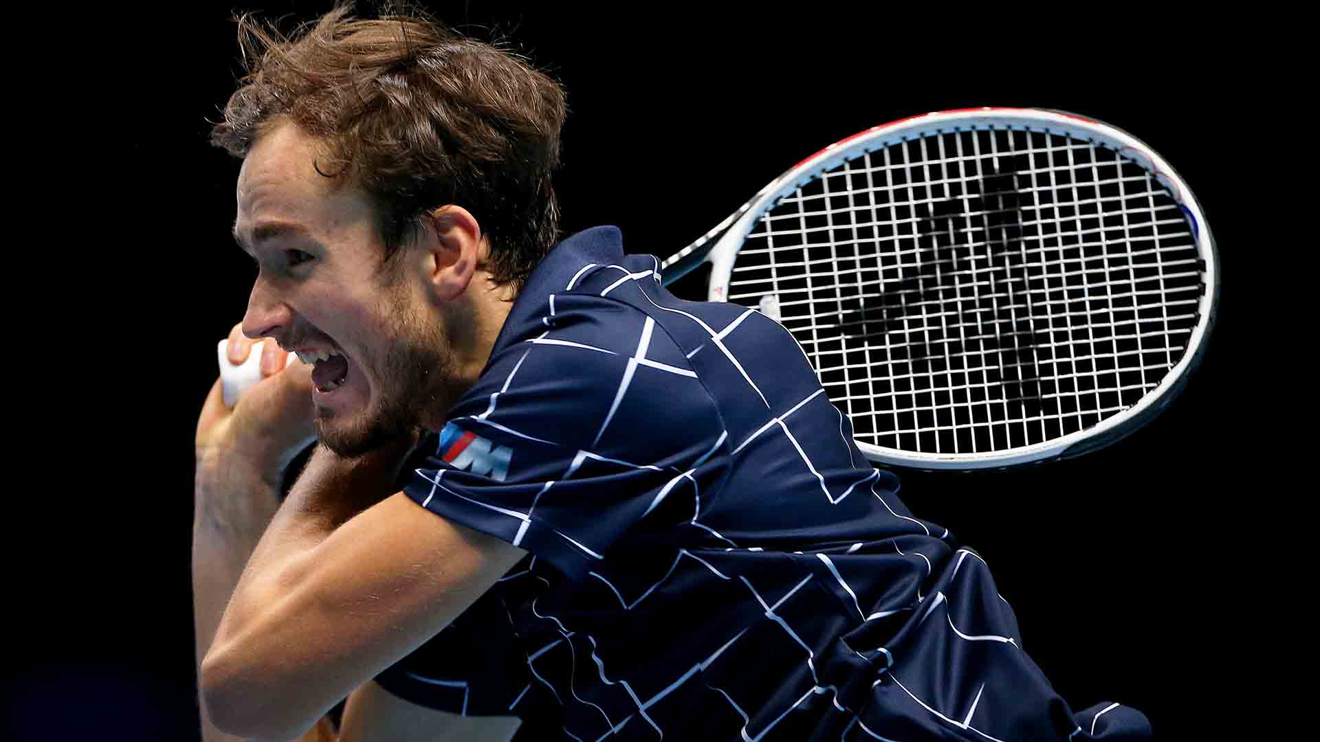 Medvedev salva match points ante Sinner para seguir invicto en las Nitto ATP Finals