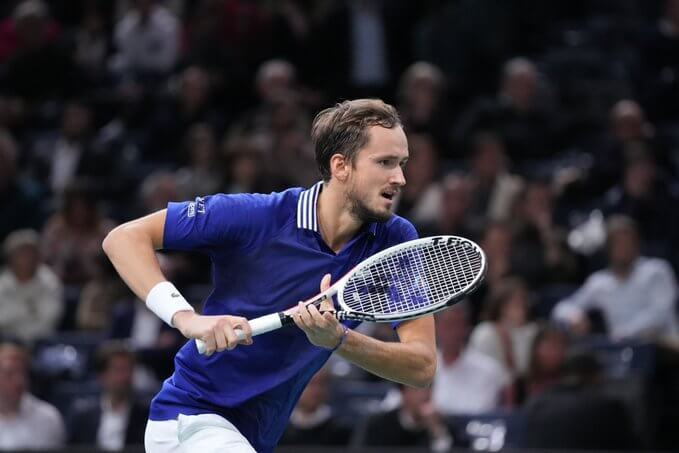 Medvedev remonta a Korda en París Bercy