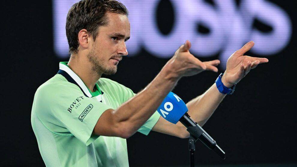 Medvedev jugar tenis treinta