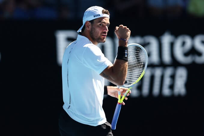 Alcaraz claudica en cinco mangas ante un gran Berrettini