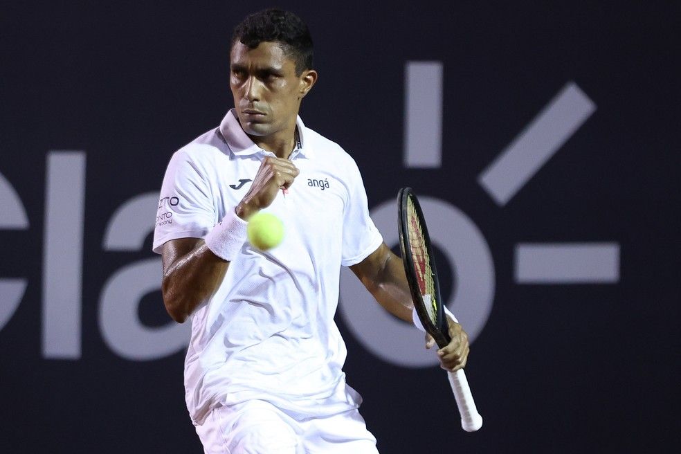 Monteiro batalla para remontar ante Báez en Río