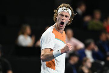 Rublev sufre para meterse en la final de Marsella