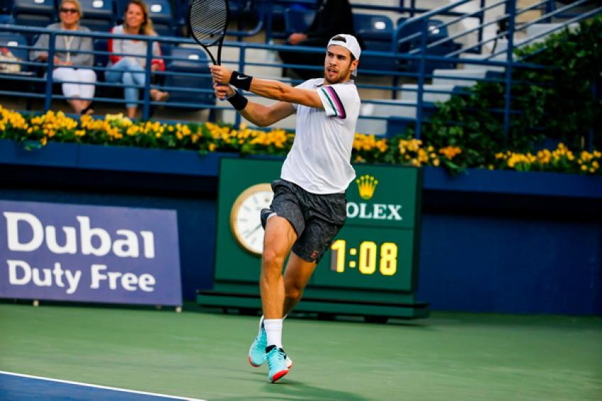 Khachanov coge cita con Djokovic en Dubái